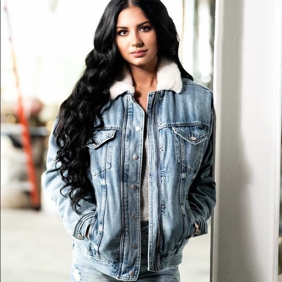 Meet Your Posher! - Picture 7 of 8